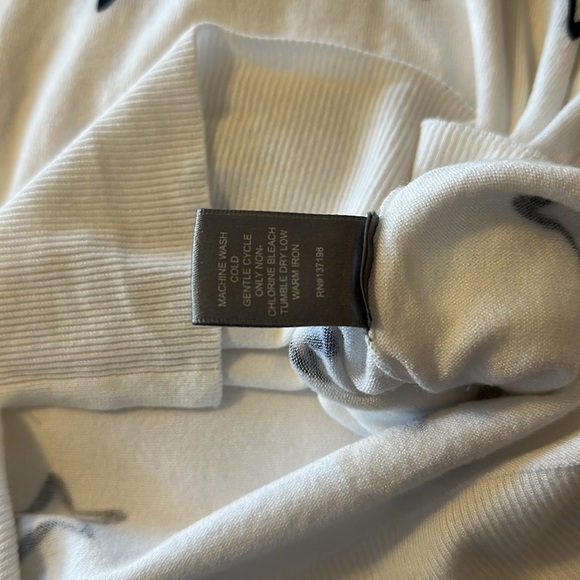 White Star Sweater NWOT - Picture 6 of 6